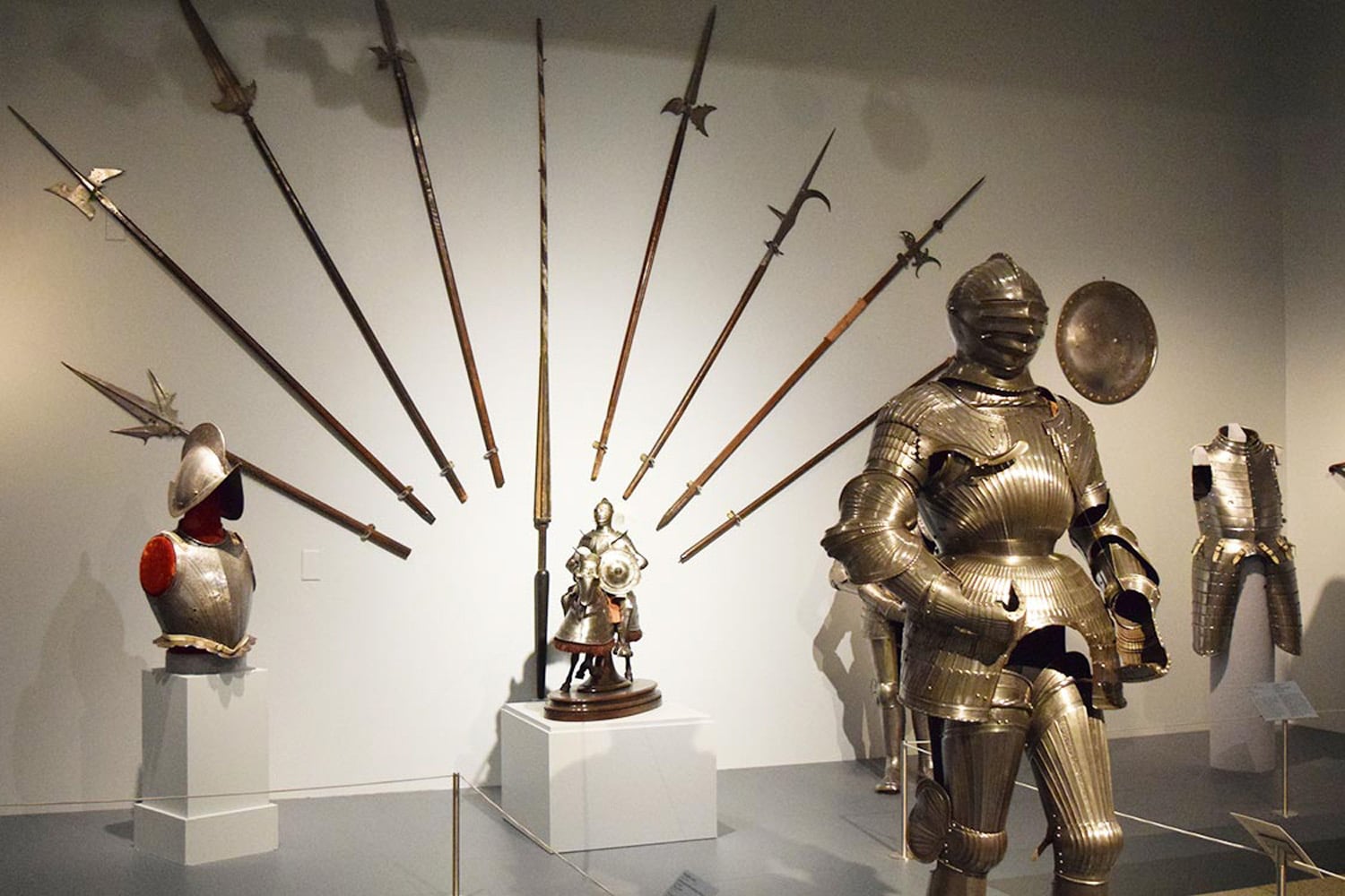 img-reading-public-museum-arms-and-armor-2-featured