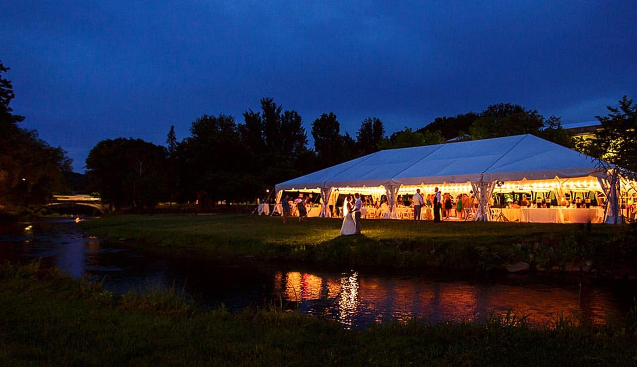 img-reading-public-museum-weddings-6